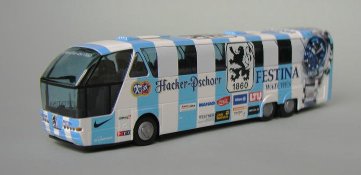 Modell M6:   NEOPLAN STARLINER - Mannschaftsbus 1860 Mnchen